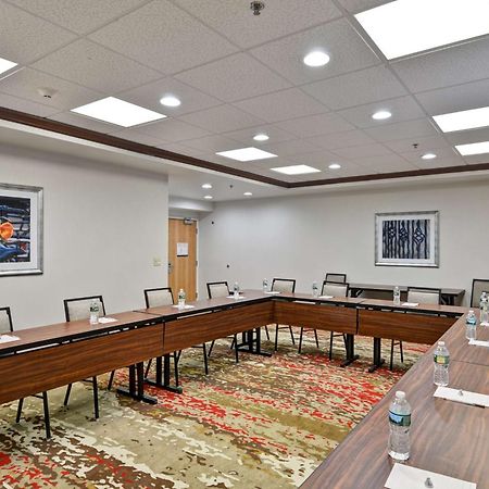Hampton Inn Albany-Wolf Road Экстерьер фото