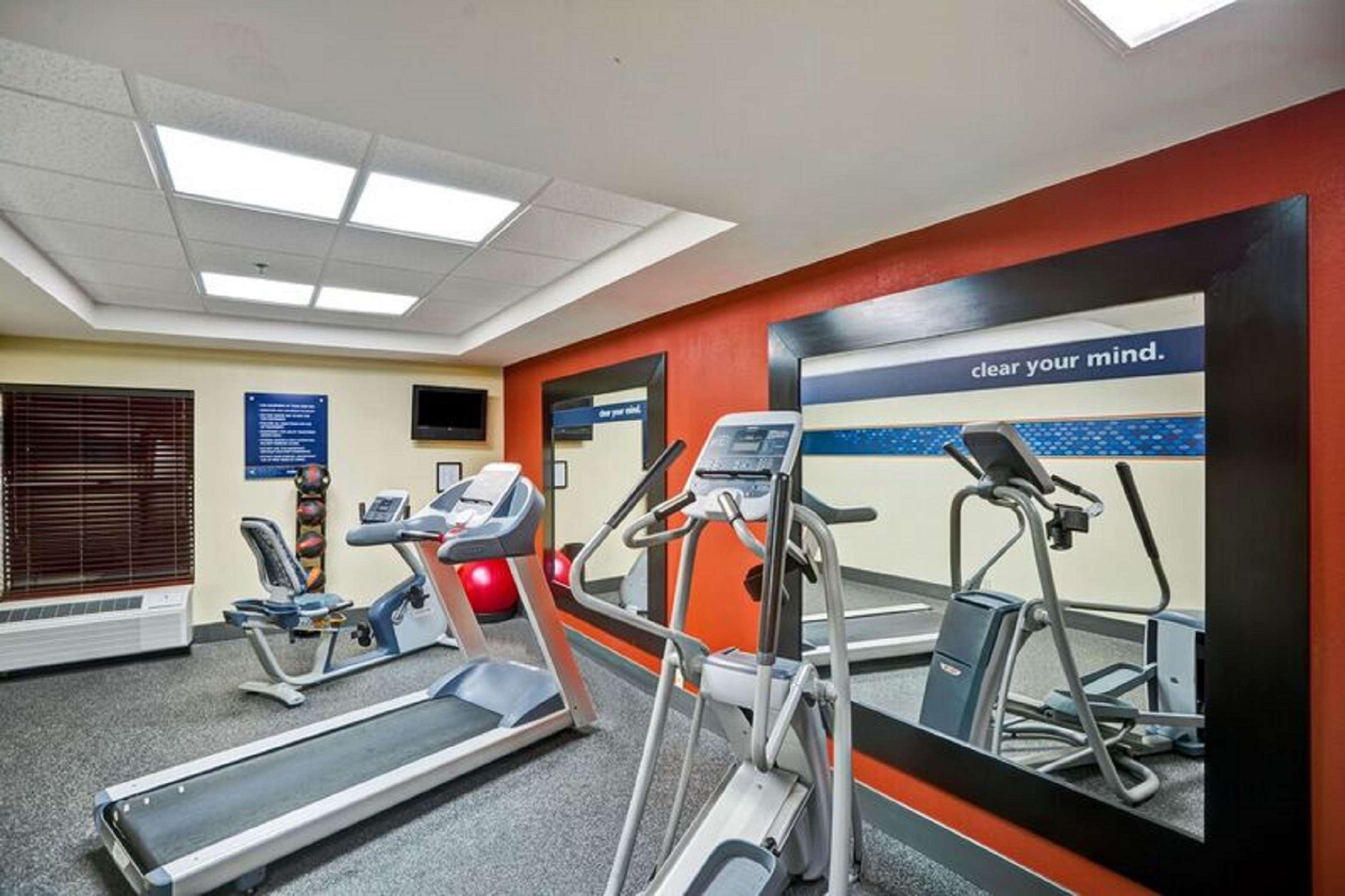 Hampton Inn Albany-Wolf Road Экстерьер фото