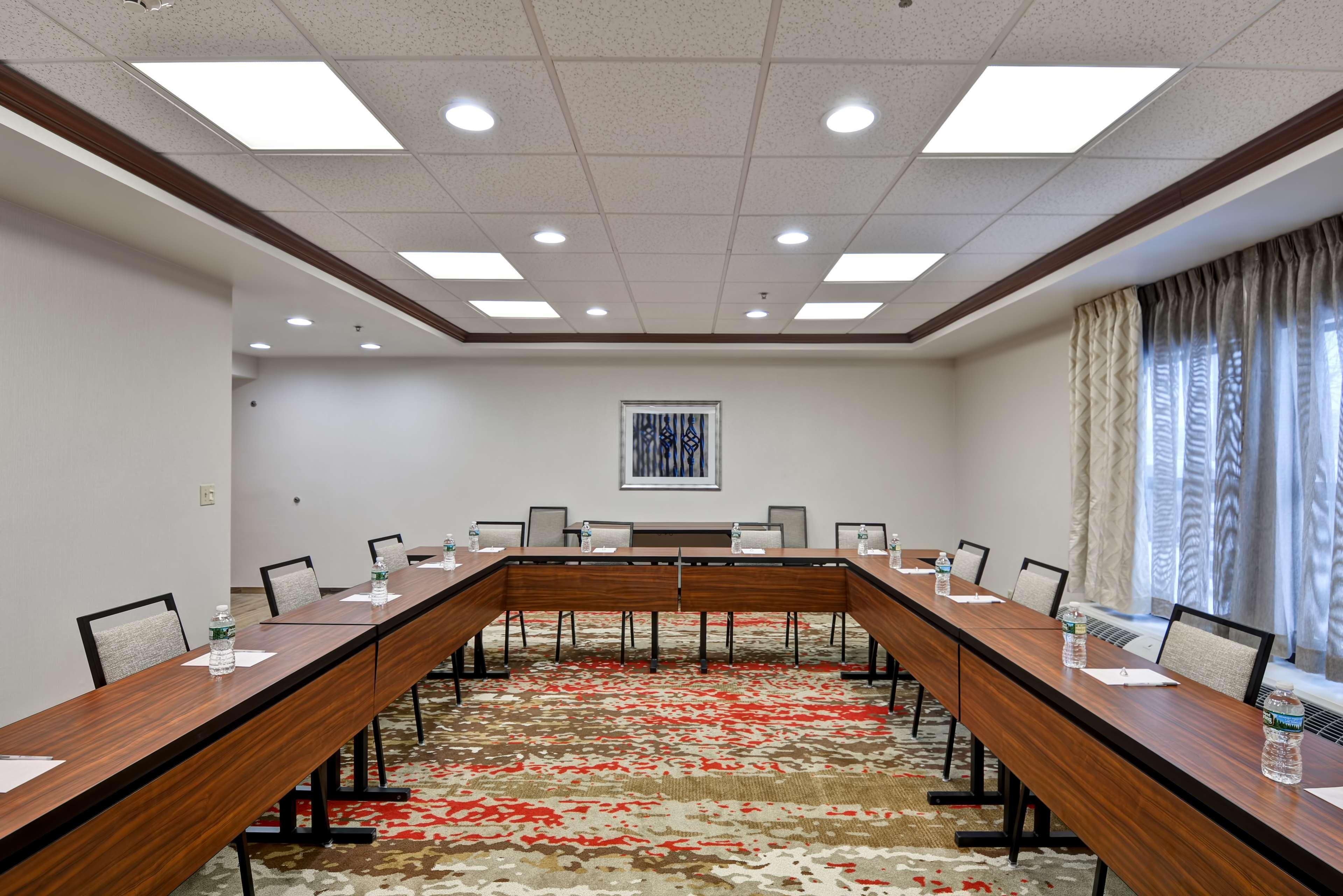 Hampton Inn Albany-Wolf Road Экстерьер фото