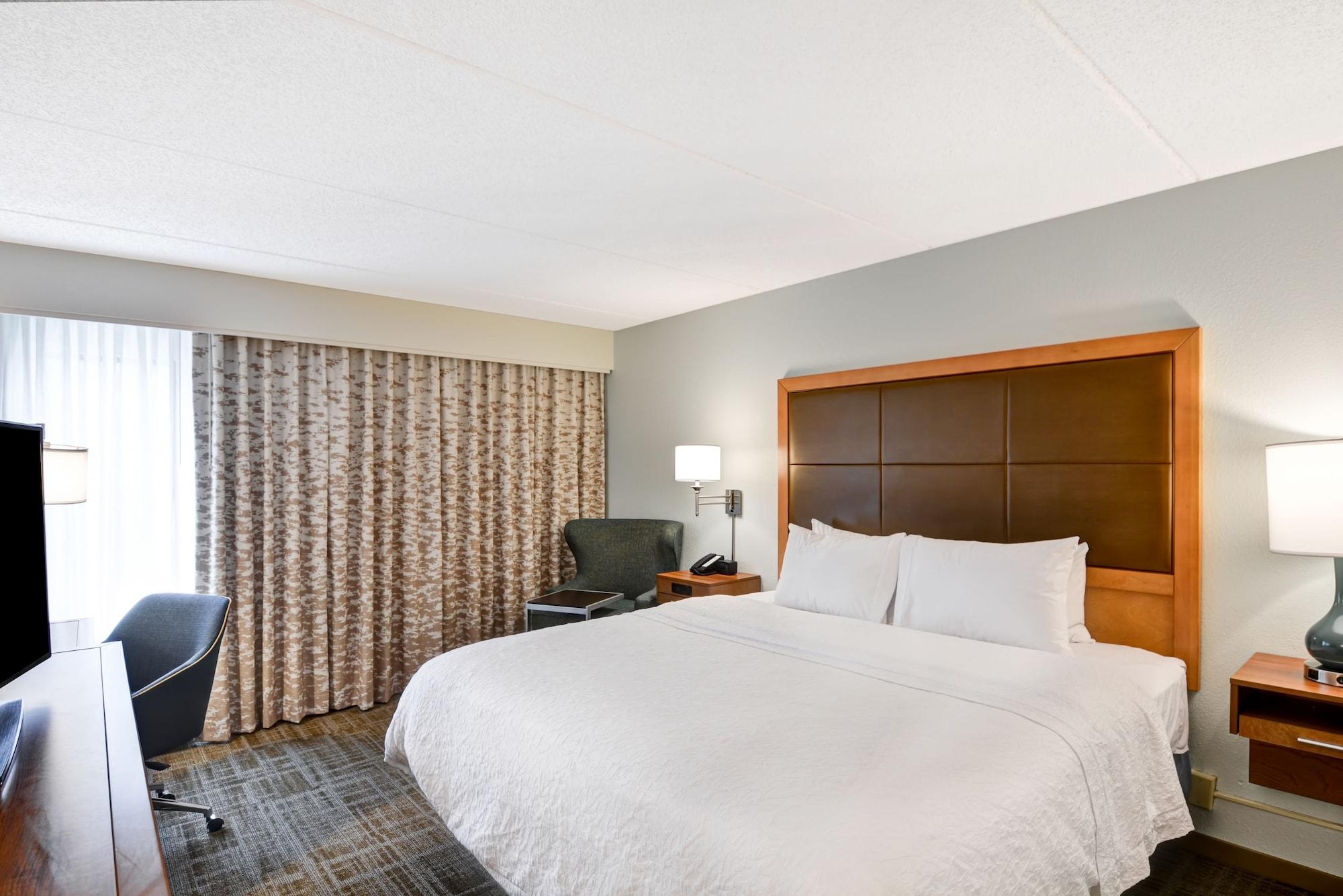 Hampton Inn Albany-Wolf Road Экстерьер фото