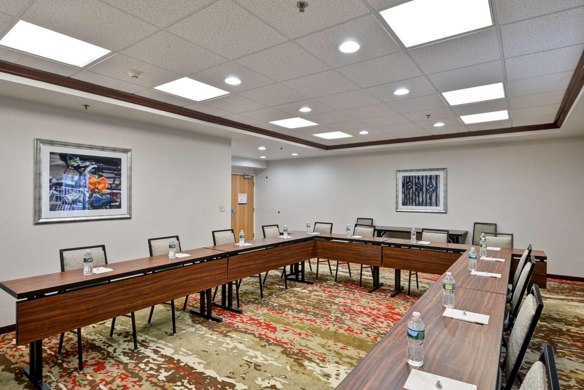 Hampton Inn Albany-Wolf Road Экстерьер фото
