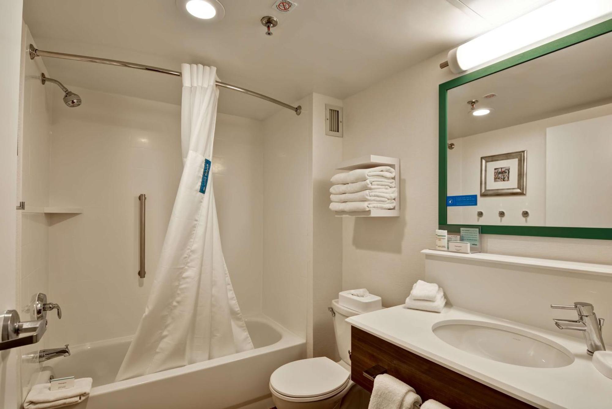 Hampton Inn Albany-Wolf Road Экстерьер фото