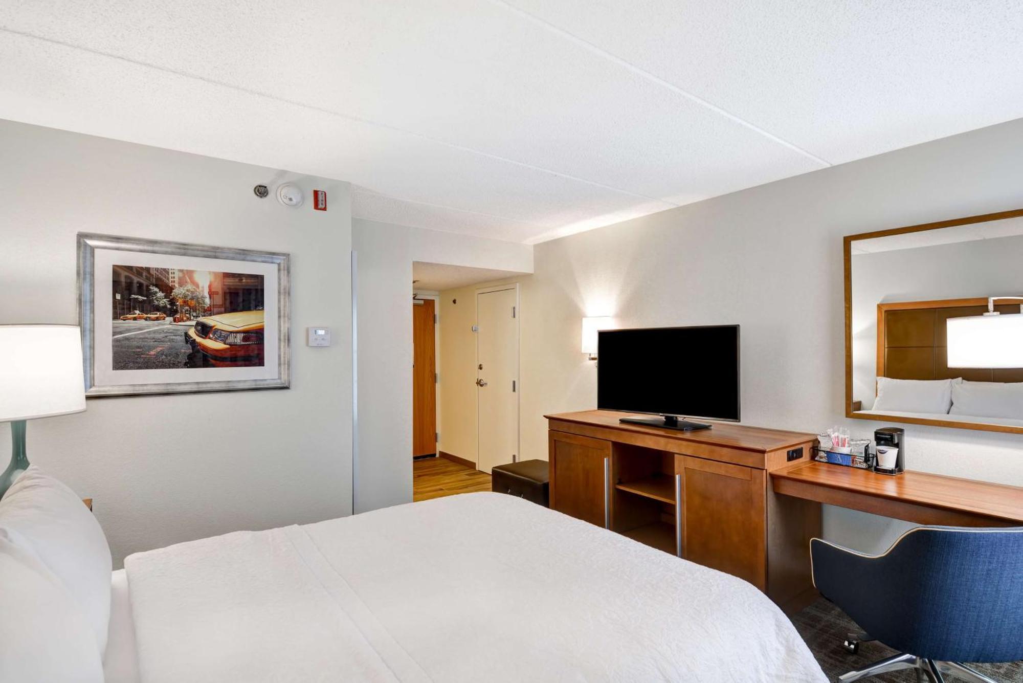Hampton Inn Albany-Wolf Road Экстерьер фото