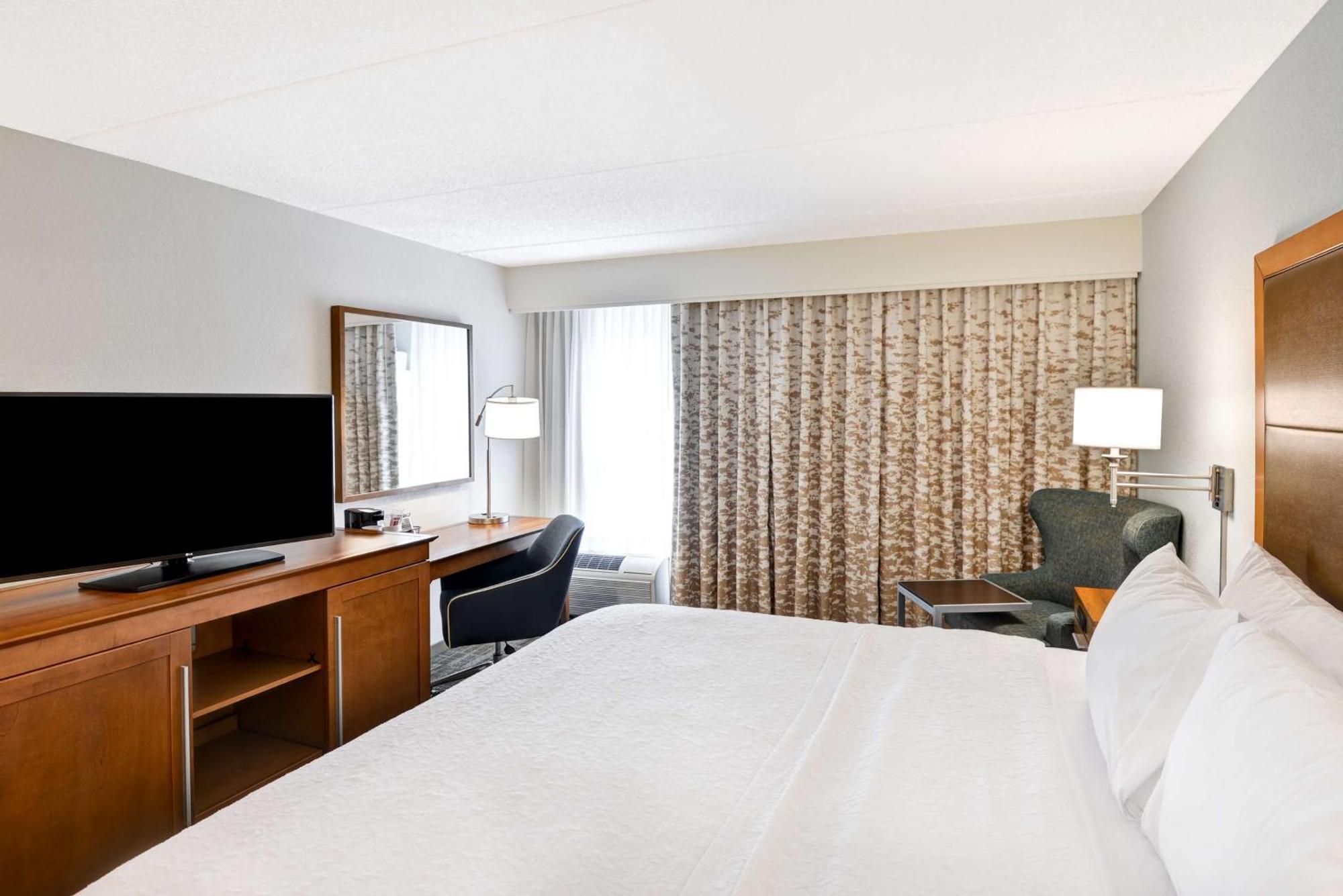 Hampton Inn Albany-Wolf Road Экстерьер фото