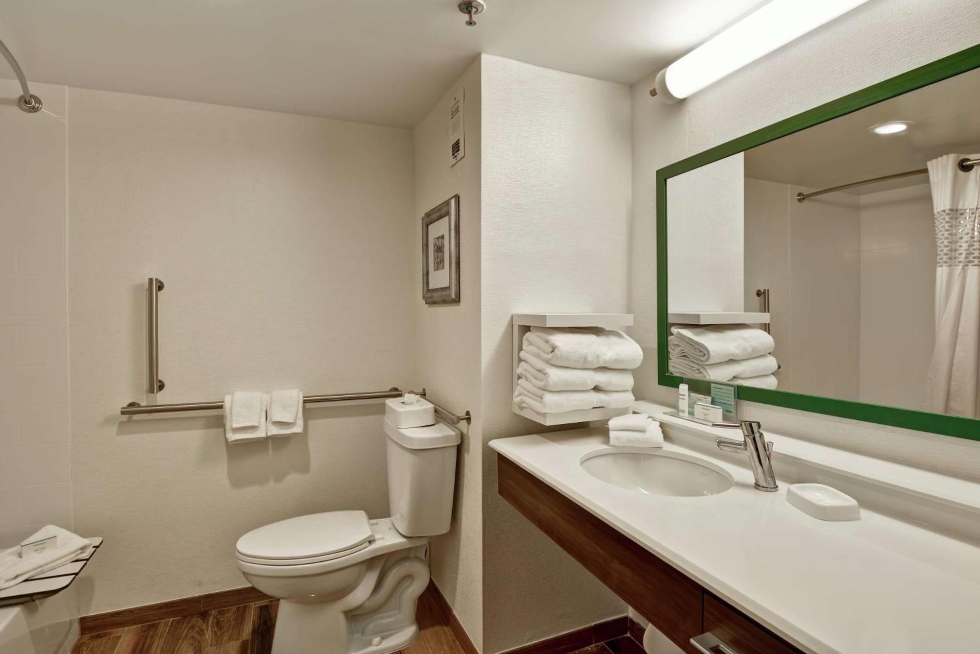 Hampton Inn Albany-Wolf Road Экстерьер фото
