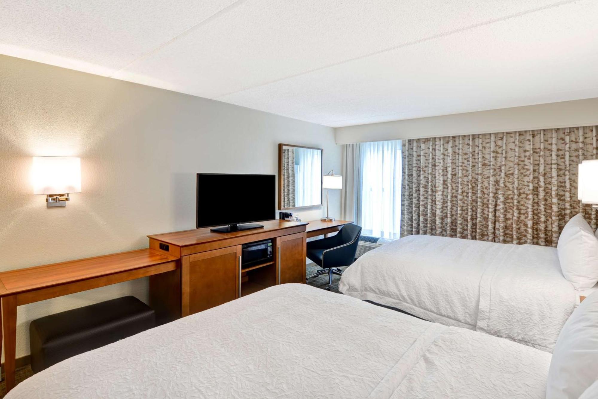 Hampton Inn Albany-Wolf Road Экстерьер фото