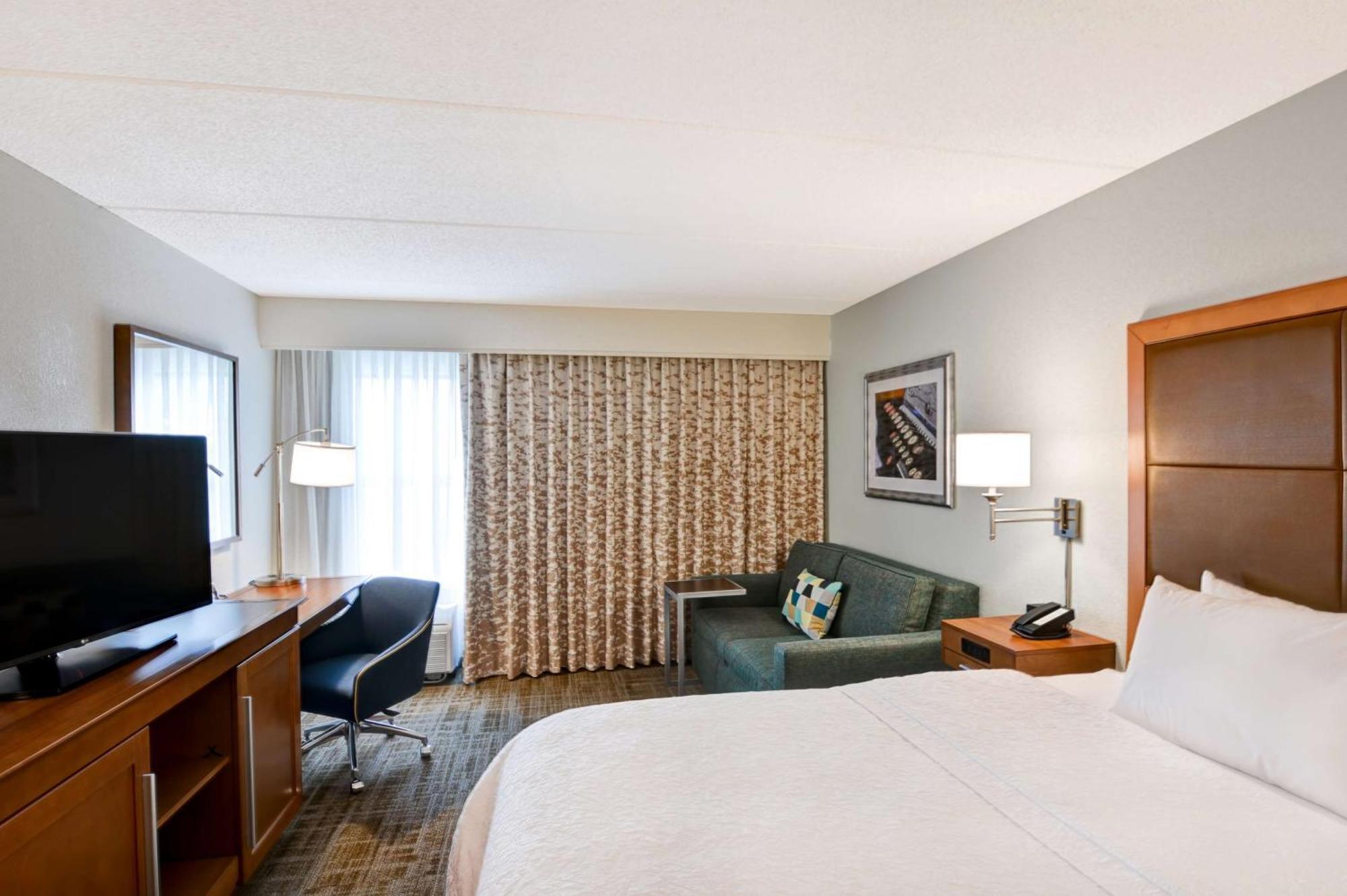 Hampton Inn Albany-Wolf Road Экстерьер фото