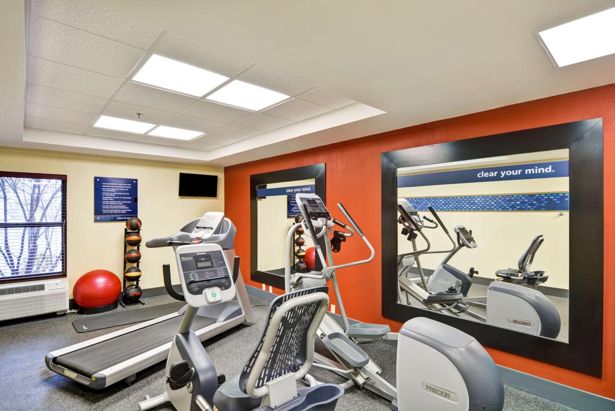 Hampton Inn Albany-Wolf Road Экстерьер фото