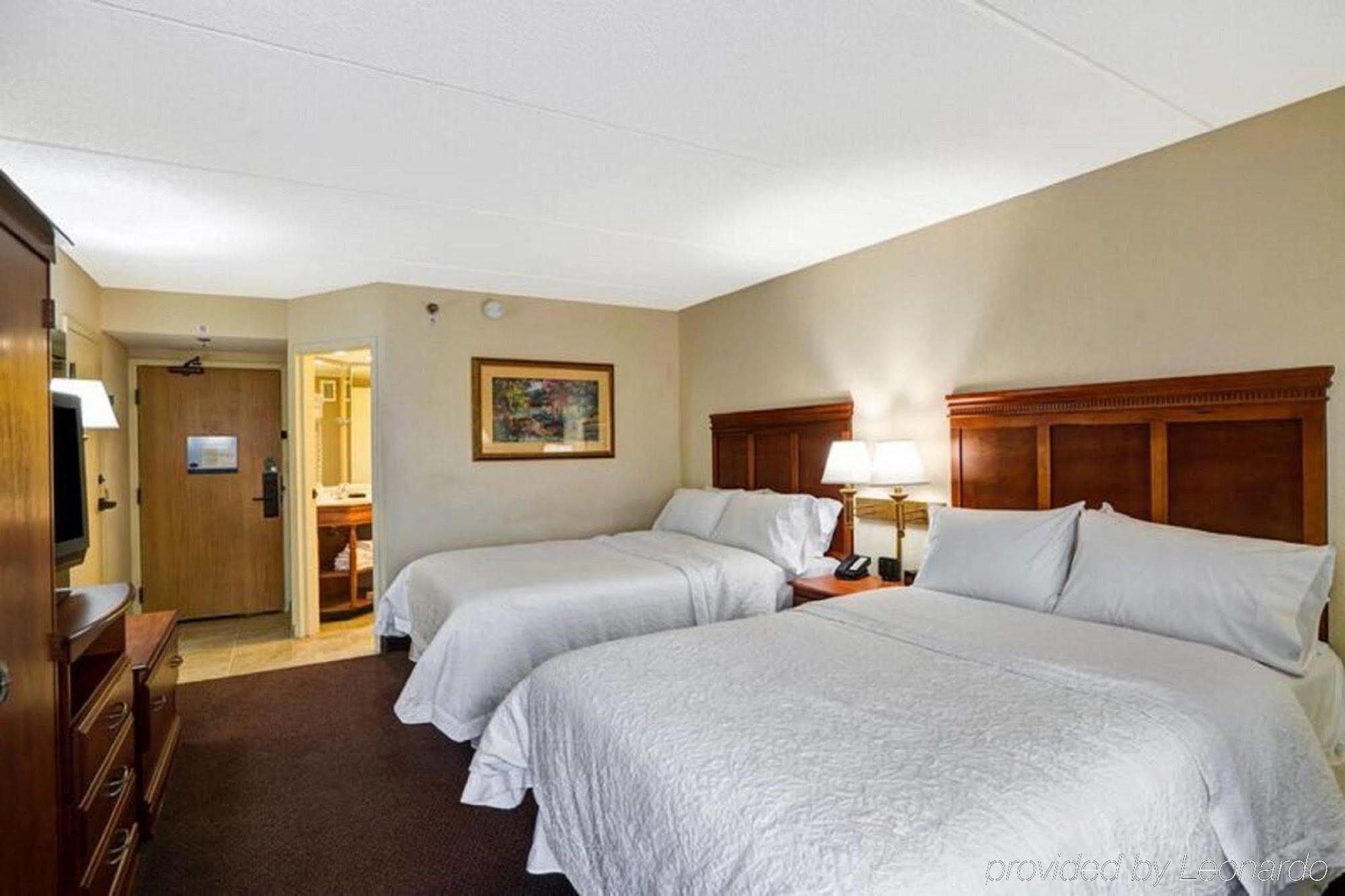 Hampton Inn Albany-Wolf Road Экстерьер фото