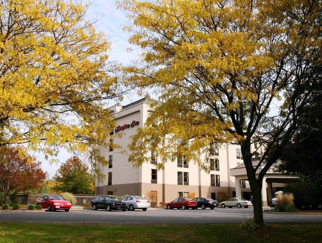 Hampton Inn Albany-Wolf Road Экстерьер фото