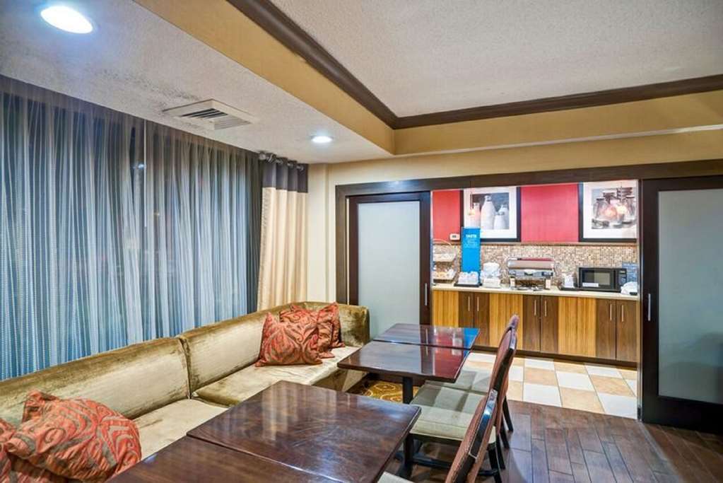Hampton Inn Albany-Wolf Road Ресторан фото