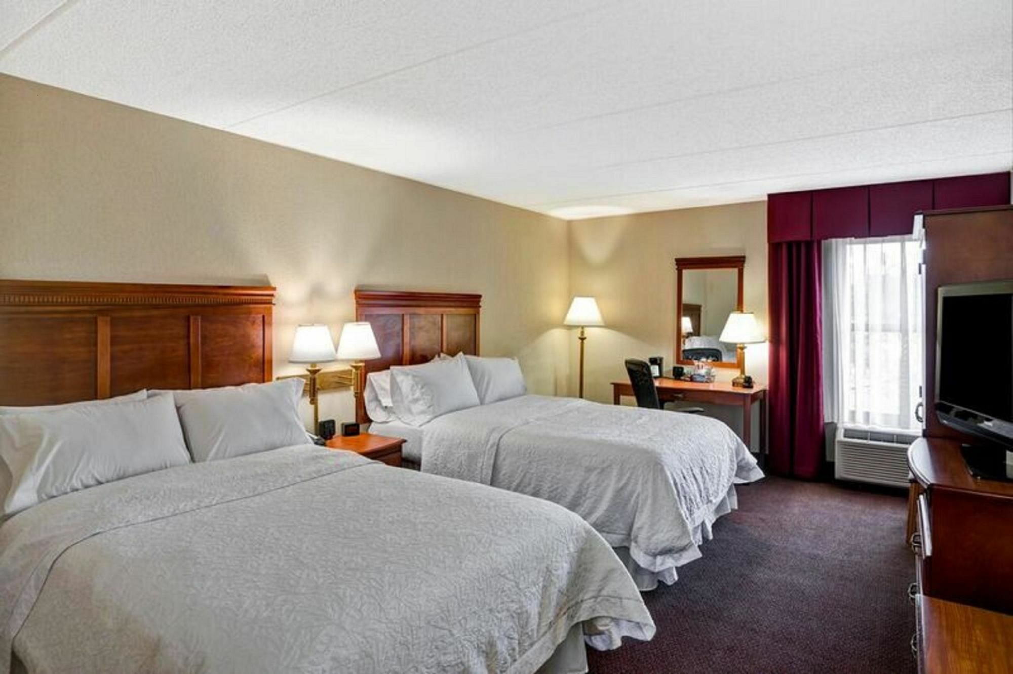 Hampton Inn Albany-Wolf Road Экстерьер фото