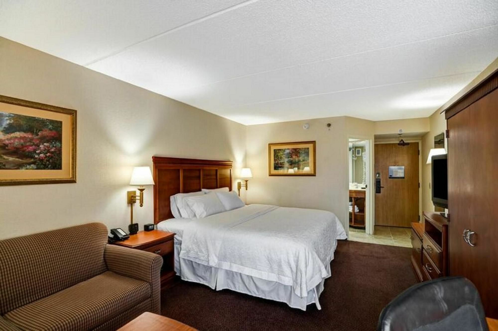 Hampton Inn Albany-Wolf Road Экстерьер фото